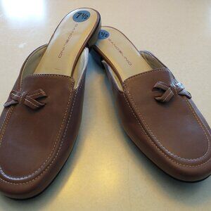 NWT BANDOLINO HEATHER GREY MULES SIZE 7.5